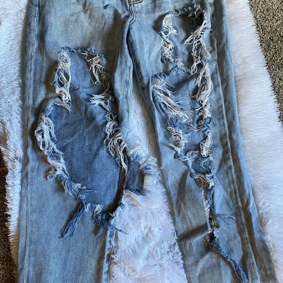 American Eagle Mom Jeans Ripped Distressed High Rise Women’s Size 2 Regular - Picture 5 of 11